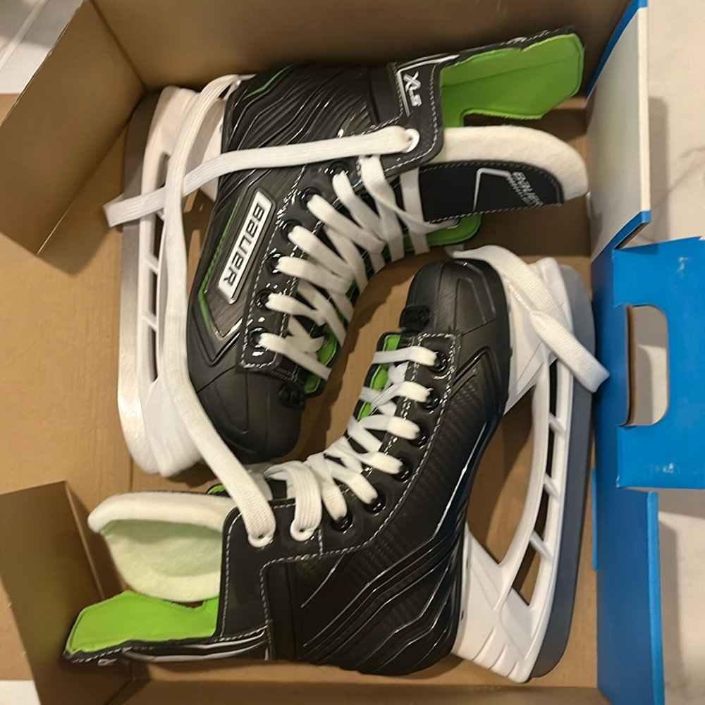 Bauer boys ice hockey skates size 1